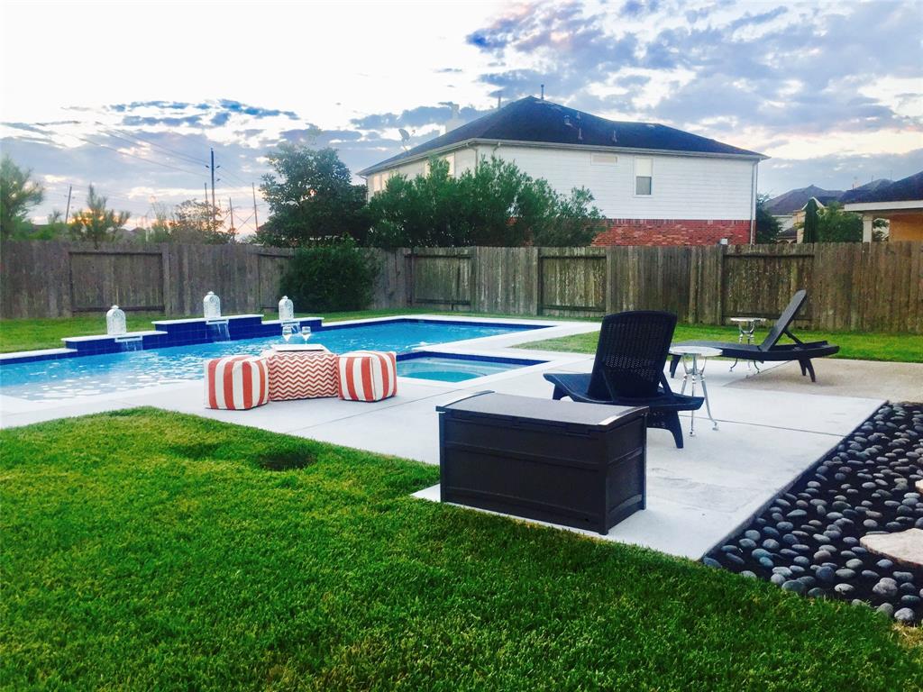 2505 Cypress Springs Court, Pearland, Texas image 7