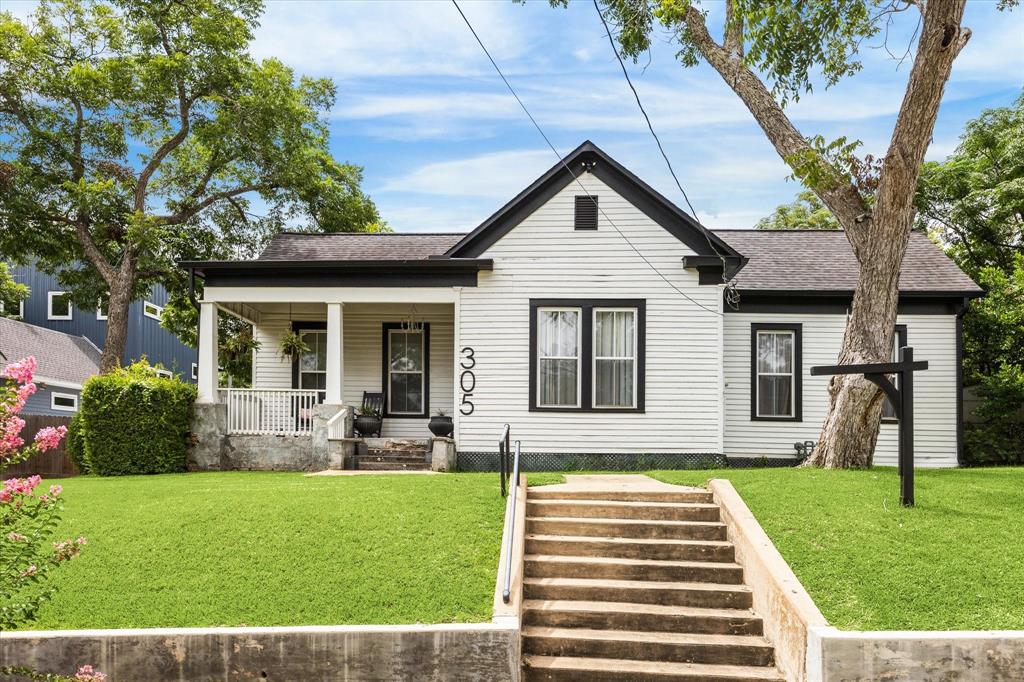 305 W Alamo Street