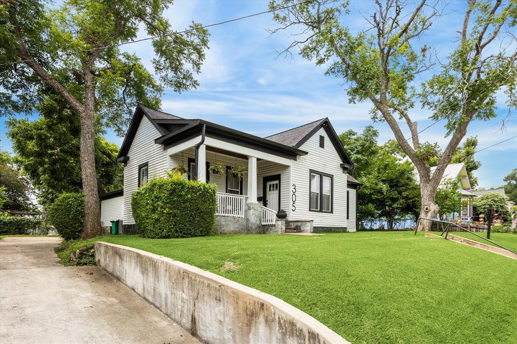 305 W Alamo Street