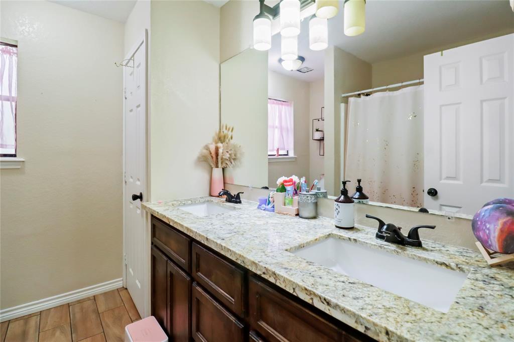 107 Oak Colony Drive, Angleton, Texas image 10
