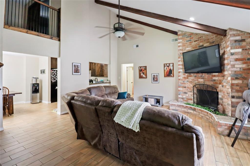 107 Oak Colony Drive, Angleton, Texas image 3