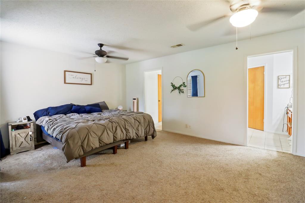 107 Oak Colony Drive, Angleton, Texas image 8