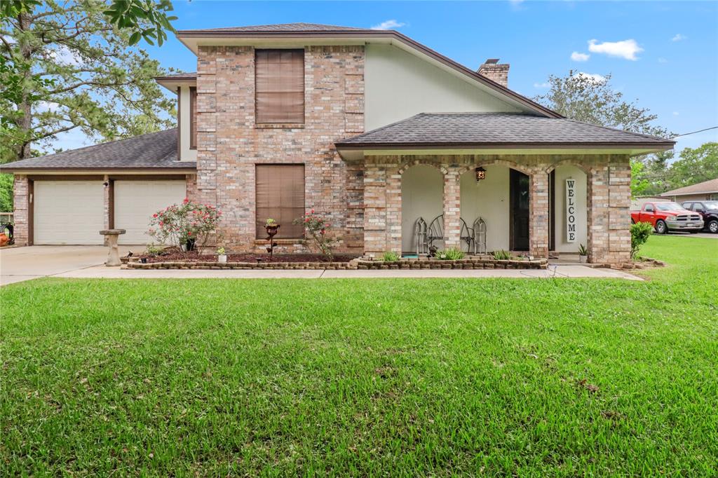 107 Oak Colony Drive, Angleton, Texas image 1