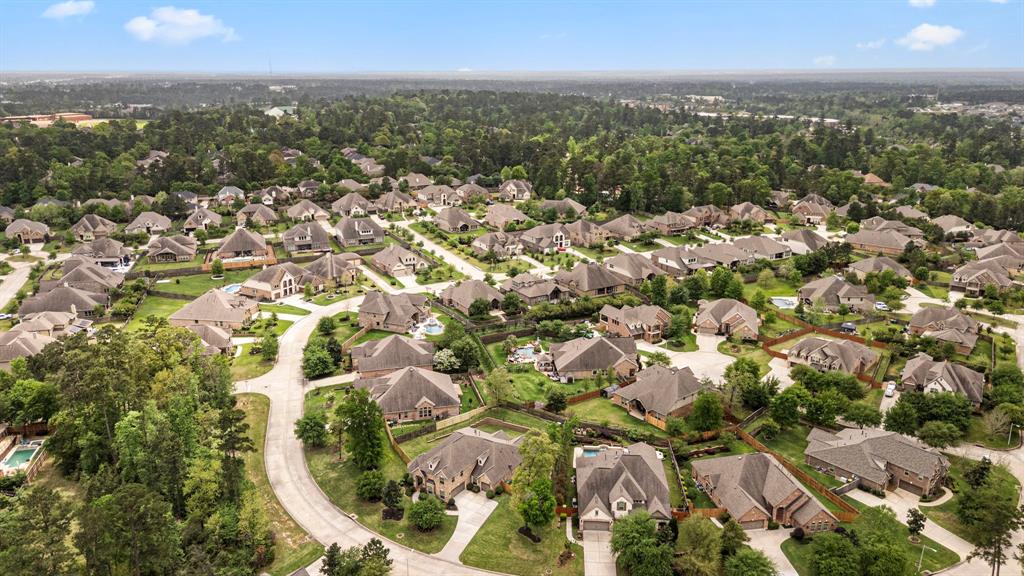 2118 Graystone Hills Drive, Conroe, Texas image 9