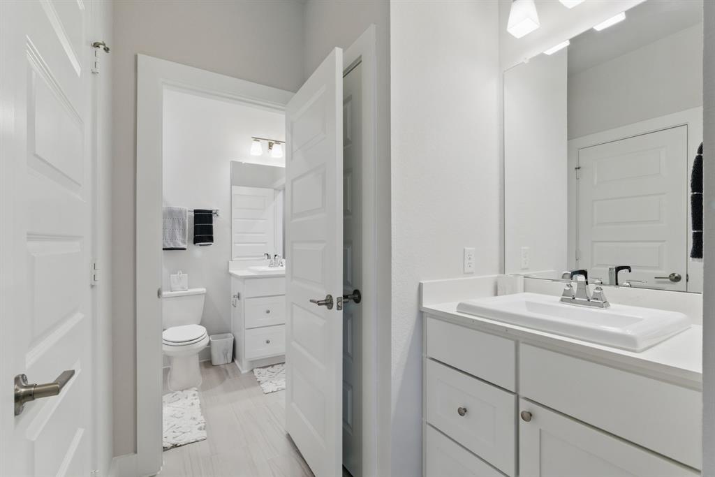 9726 Dani Lake Drive Dr, Tomball, Texas image 24