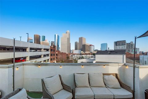 104 Pierce Street Houston TX 77002