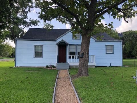 Photo of 401 E Church Street, El Campo, TX 77437 (MLS # 49789569)