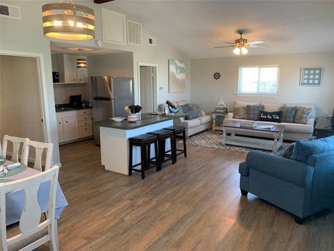 Single Family Residence in Galveston TX 4222 Mason Drive 7.jpg