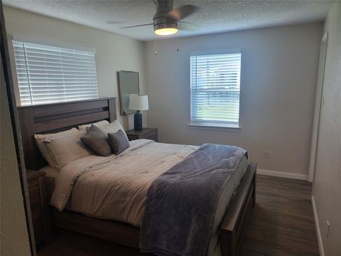 Single Family Residence in Galveston TX 4222 Mason Drive 17.jpg