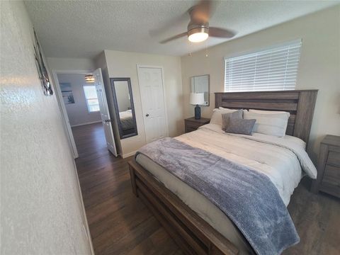 Single Family Residence in Galveston TX 4222 Mason Drive 16.jpg