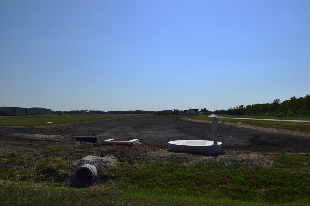 Lot 76 Wolfe Airpark, Manvel, Texas image 4