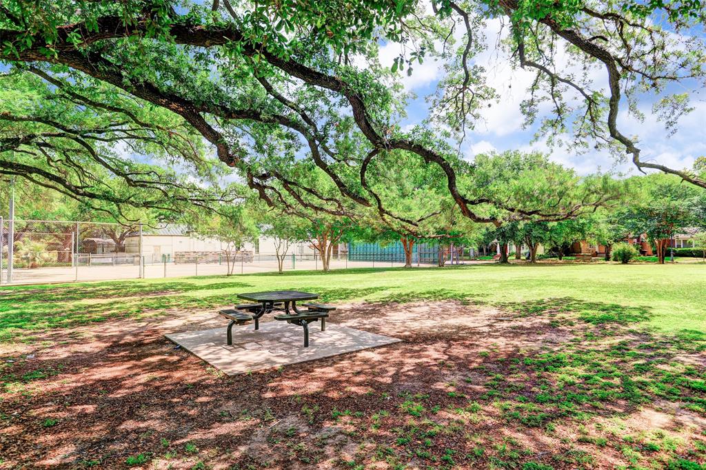 2612 Yupon Street, Houston, Texas image 27
