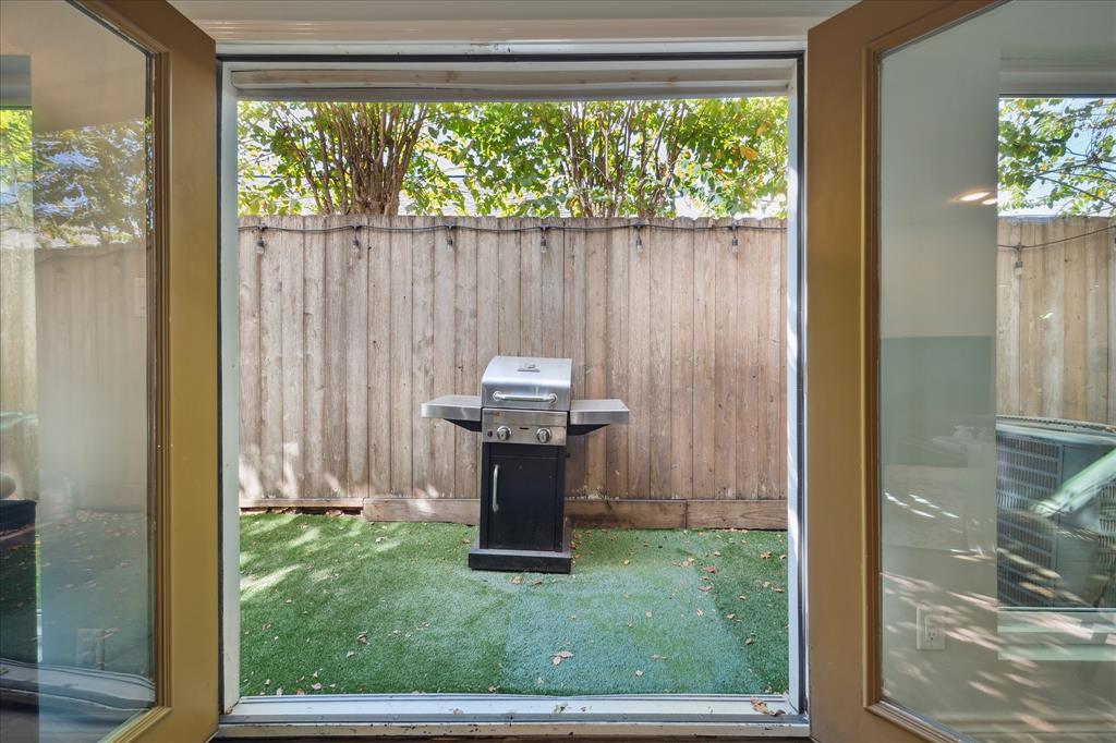 2612 Yupon Street, Houston, Texas image 23