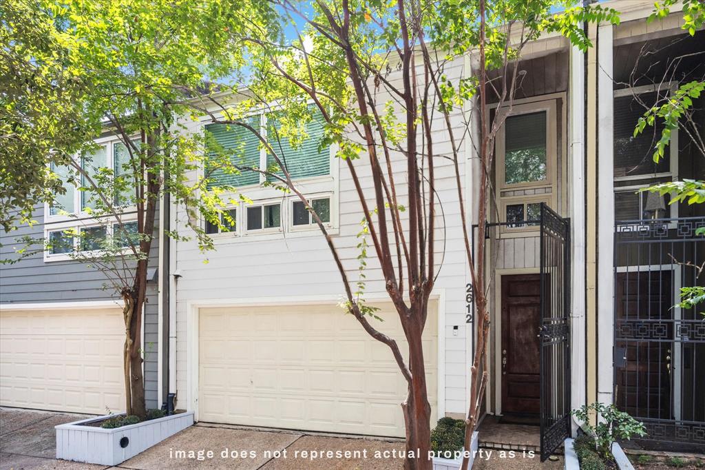 2612 Yupon Street, Houston, Texas image 2
