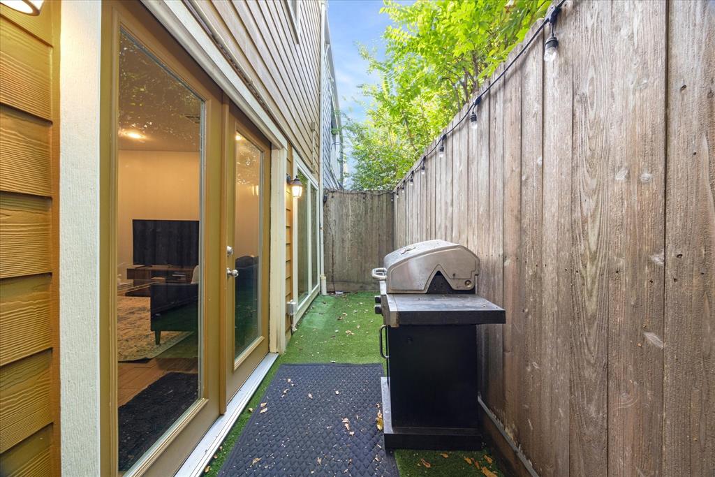 2612 Yupon Street, Houston, Texas image 22