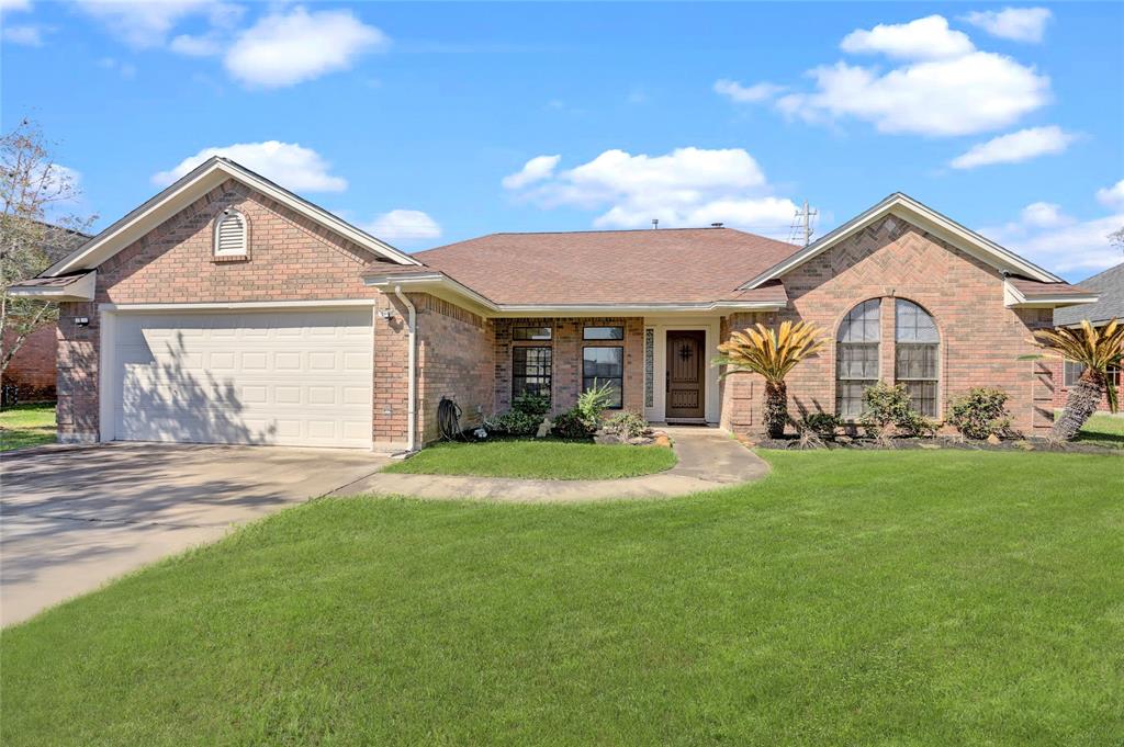 1004 Mockingbird Lane, Richwood, Texas image 1