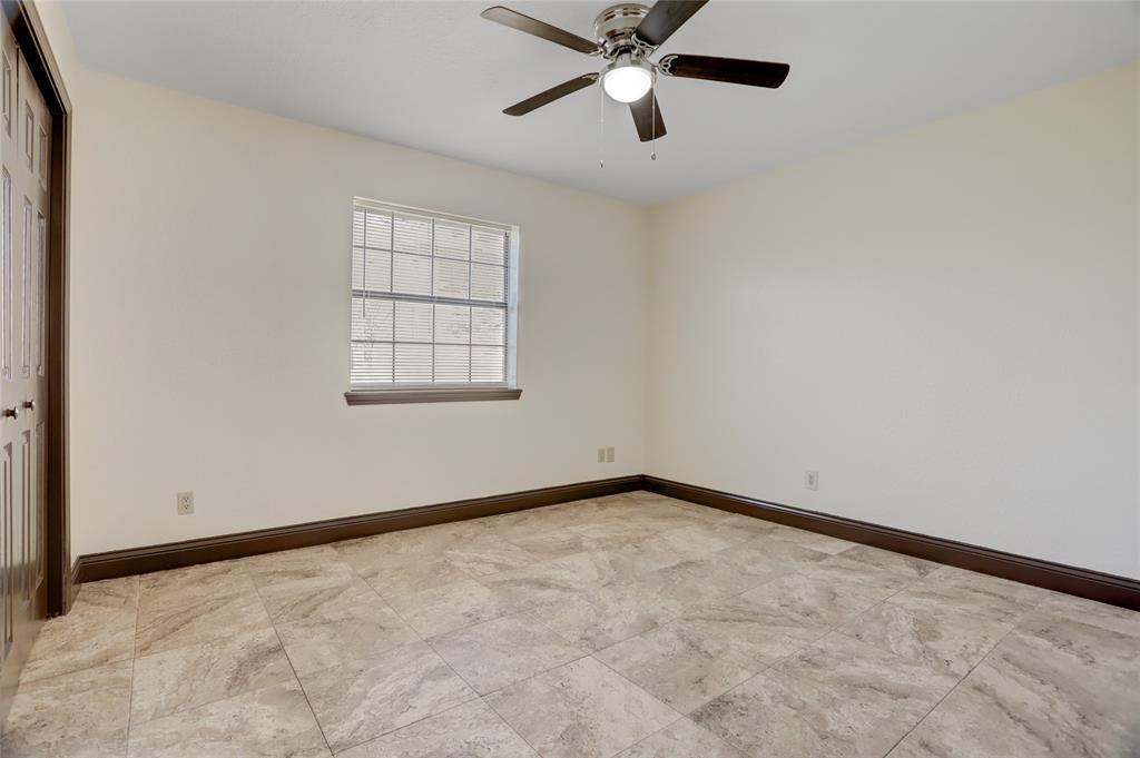 1004 Mockingbird Lane, Richwood, Texas image 9