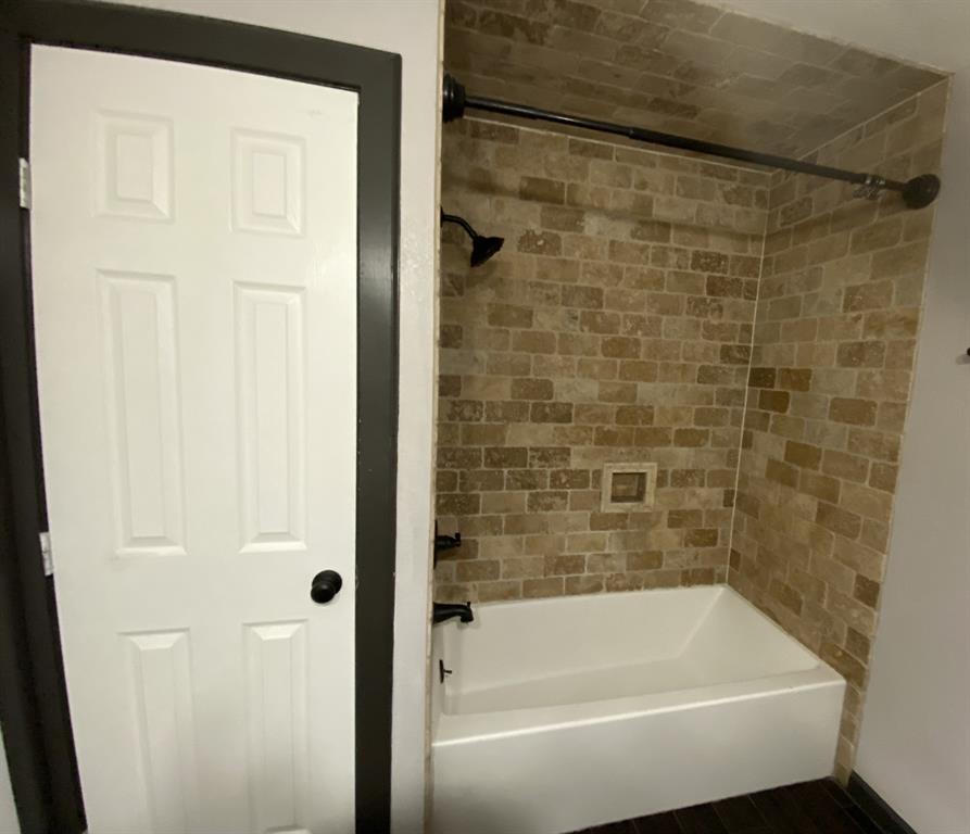 5108 Longshadow Drive Drive, Dickinson, Texas image 14