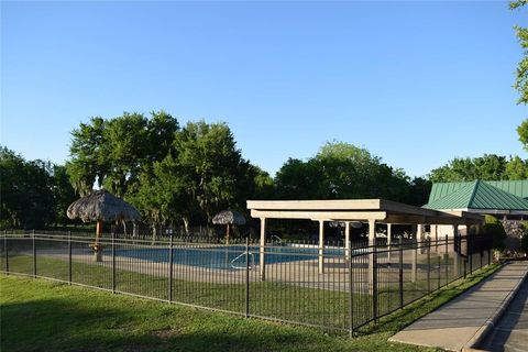 Single Family Residence in Friendswood TX 308 Woodstream Circle 37.jpg