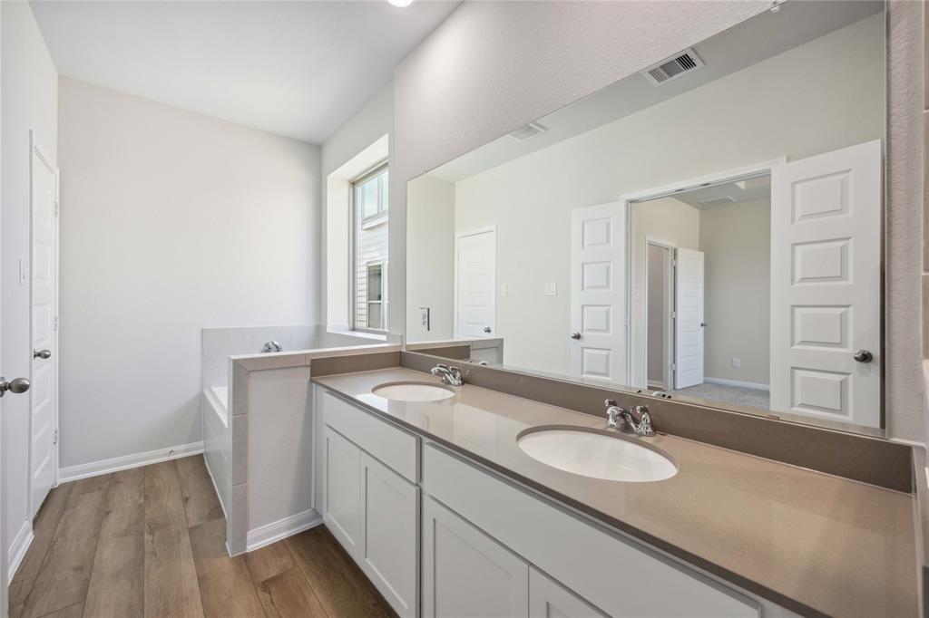 810 Tejas Village Parkway, Beasley, Texas image 14