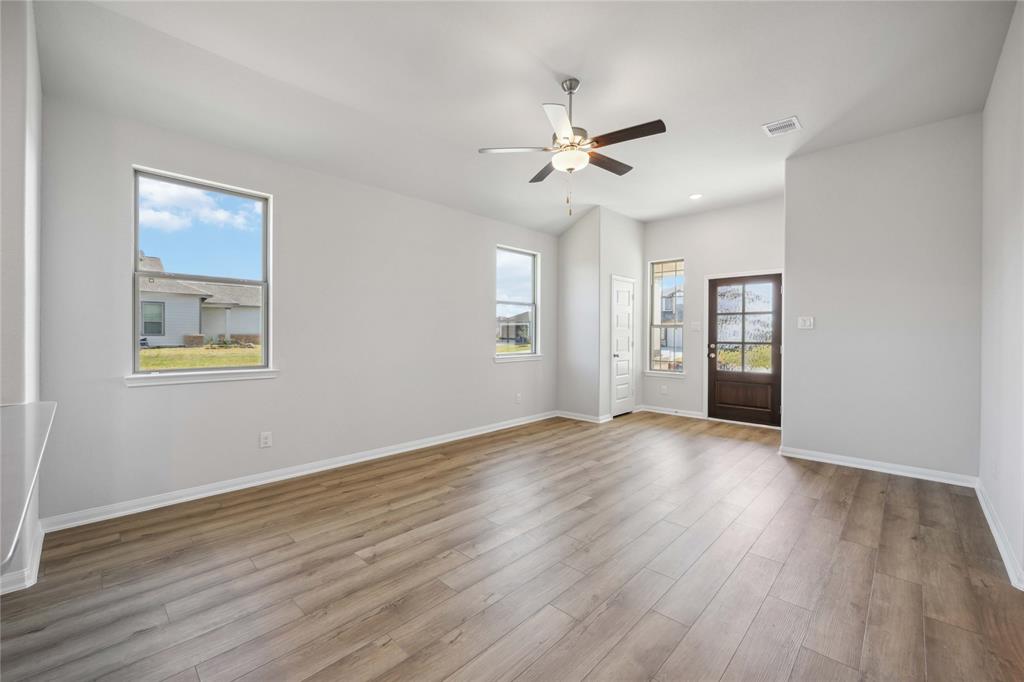 810 Tejas Village Parkway, Beasley, Texas image 5