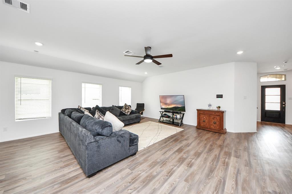 4710 Jasmine Heather Lane, Baytown, Texas image 10