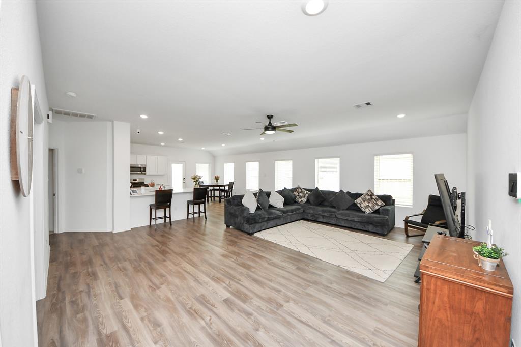 4710 Jasmine Heather Lane, Baytown, Texas image 9