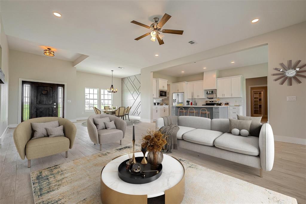 501 Buffalo Trail, Angleton, Texas image 1