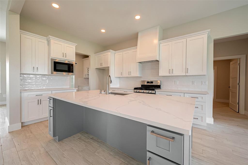 501 Buffalo Trail, Angleton, Texas image 8