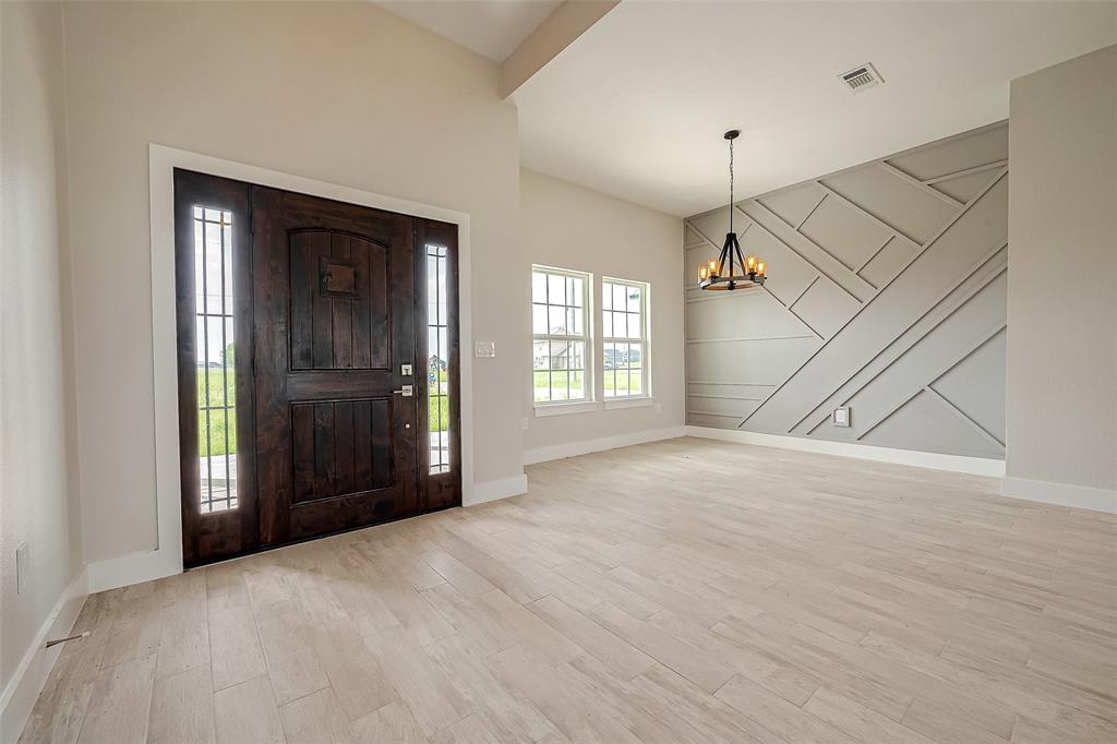 501 Buffalo Trail, Angleton, Texas image 4