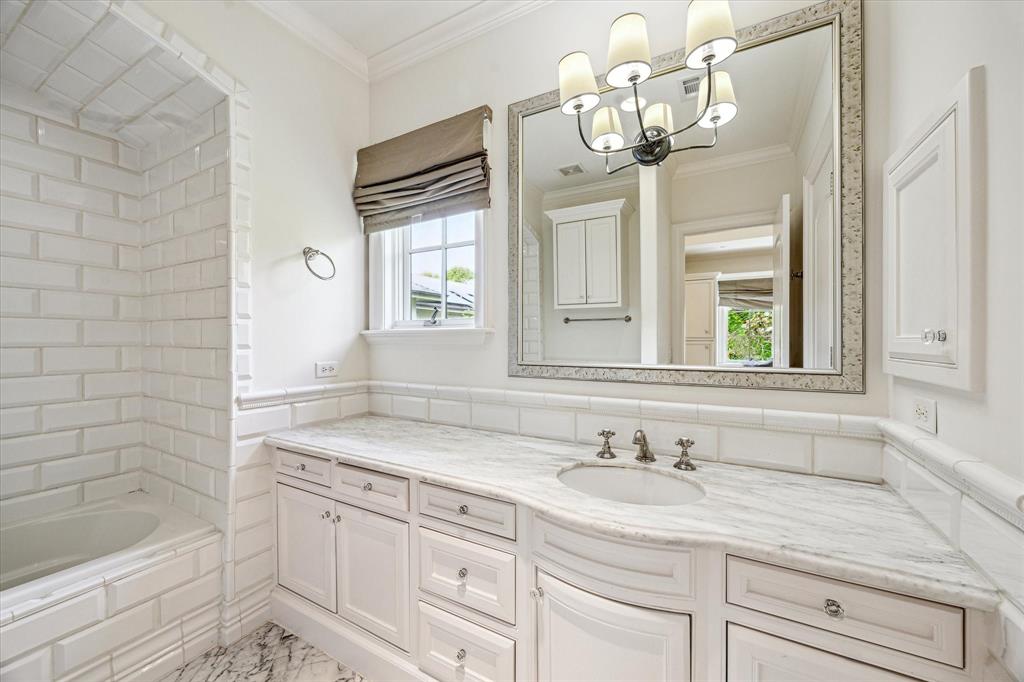 4904 Laurel Street, Bellaire, Texas image 26