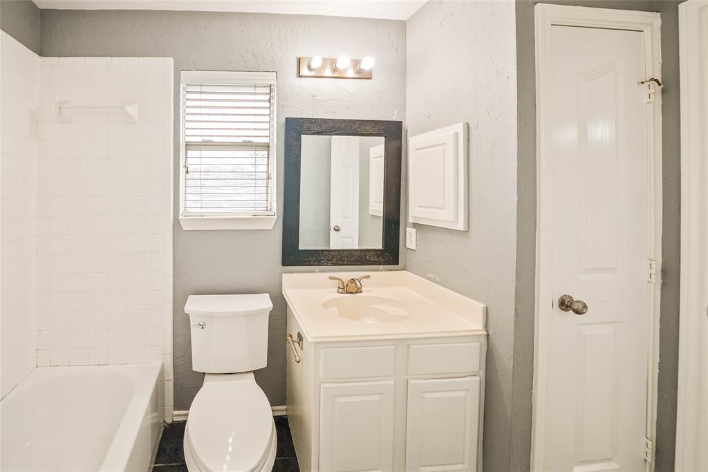 114 Summer Winds Drive, La Porte, Texas image 7