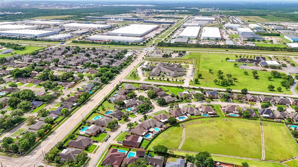 114 Summer Winds Drive, La Porte, Texas image 23