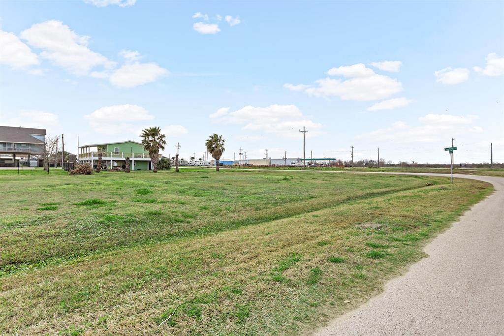 1354 Skyline Drive, Crystal Beach, Texas image 3