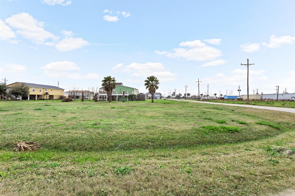 1354 Skyline Drive, Crystal Beach, Texas image 1