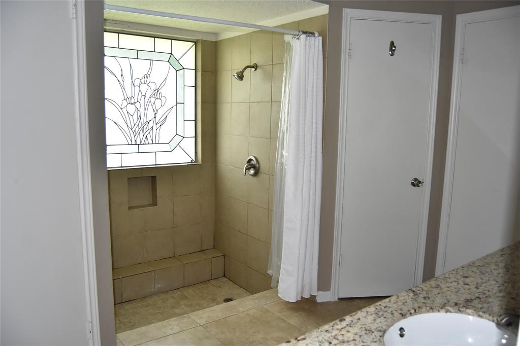 18318 Ella Boulevard, Spring, Texas image 11