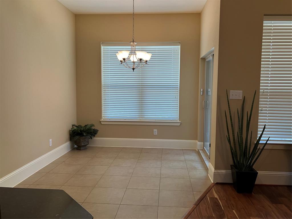 8603 Crescent Valley Lane, Humble, Texas image 8