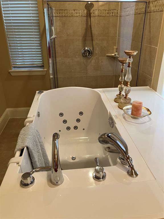 8603 Crescent Valley Lane, Humble, Texas image 19