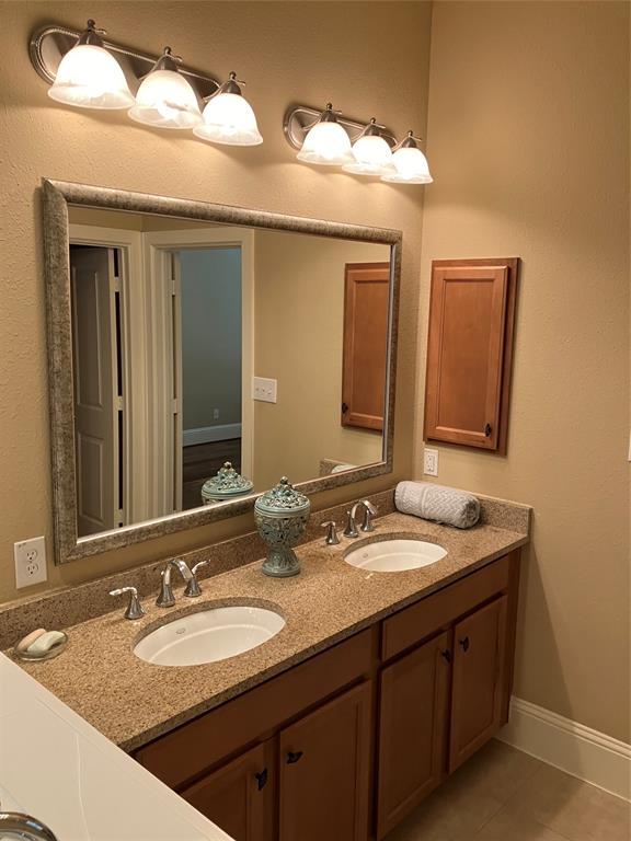 8603 Crescent Valley Lane, Humble, Texas image 17