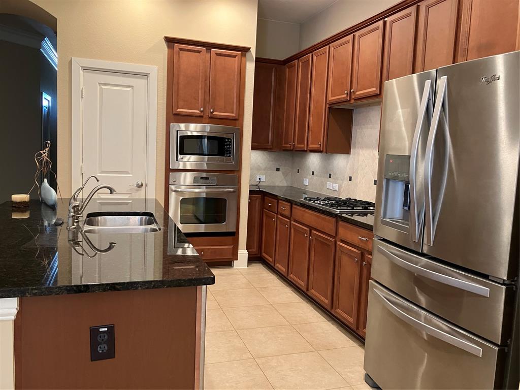 8603 Crescent Valley Lane, Humble, Texas image 11