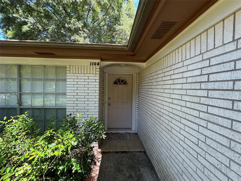 1108 Barclay Tterrace Ter, Woodville, Texas image 1
