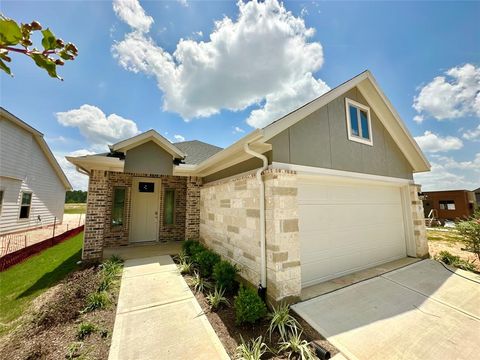 Photo of 12164 Ridge Top Drive, Conroe, TX 77304 (MLS # 21507971)