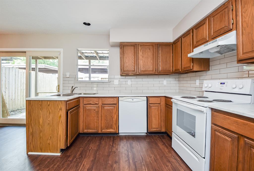 5809 Village Forest Court, Houston, Texas image 9