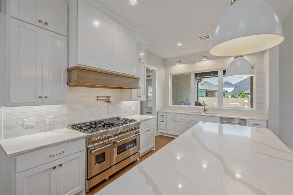2012 Pebble Bend Drive, College Station, Texas image 9