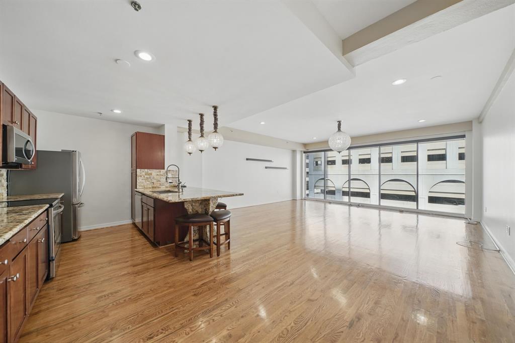 917 Main Street 1005