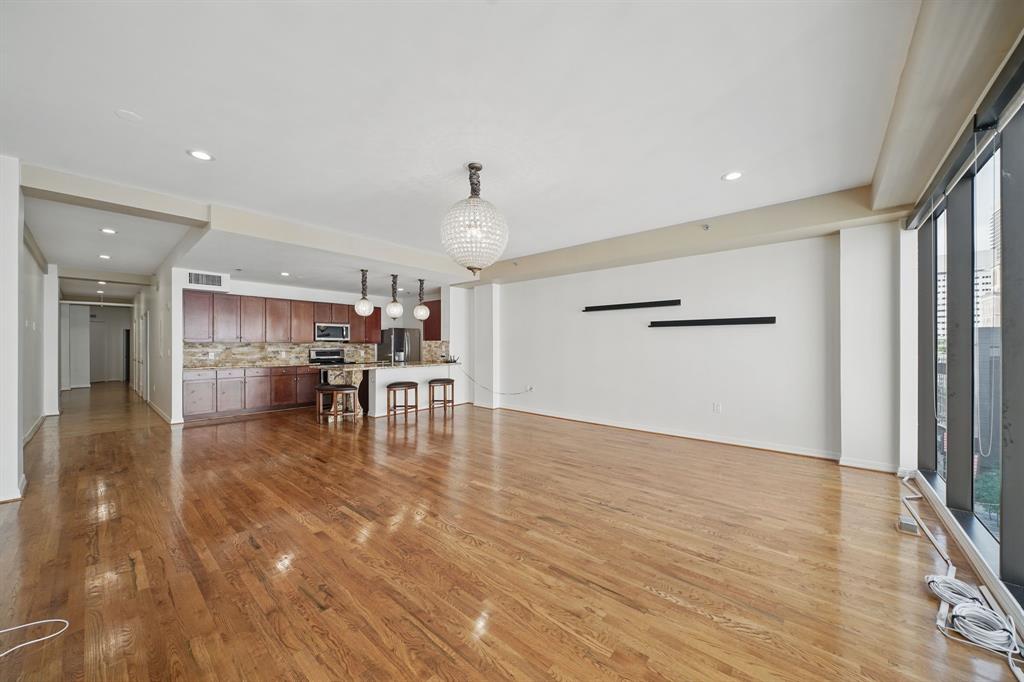 917 Main Street 1005