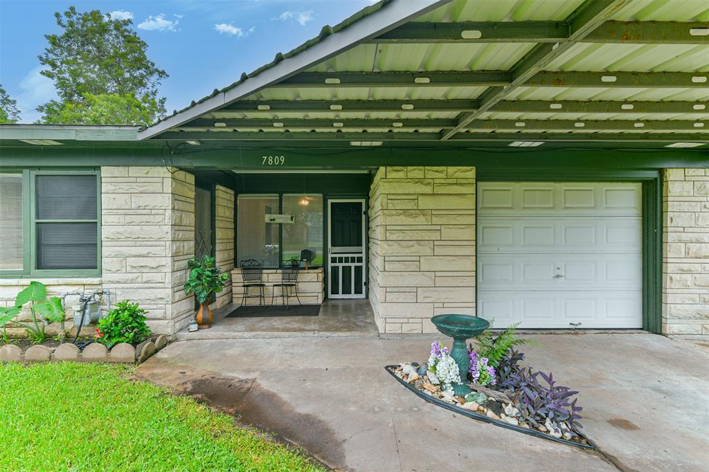 7809 Burgess Road, Hitchcock, Texas image 3