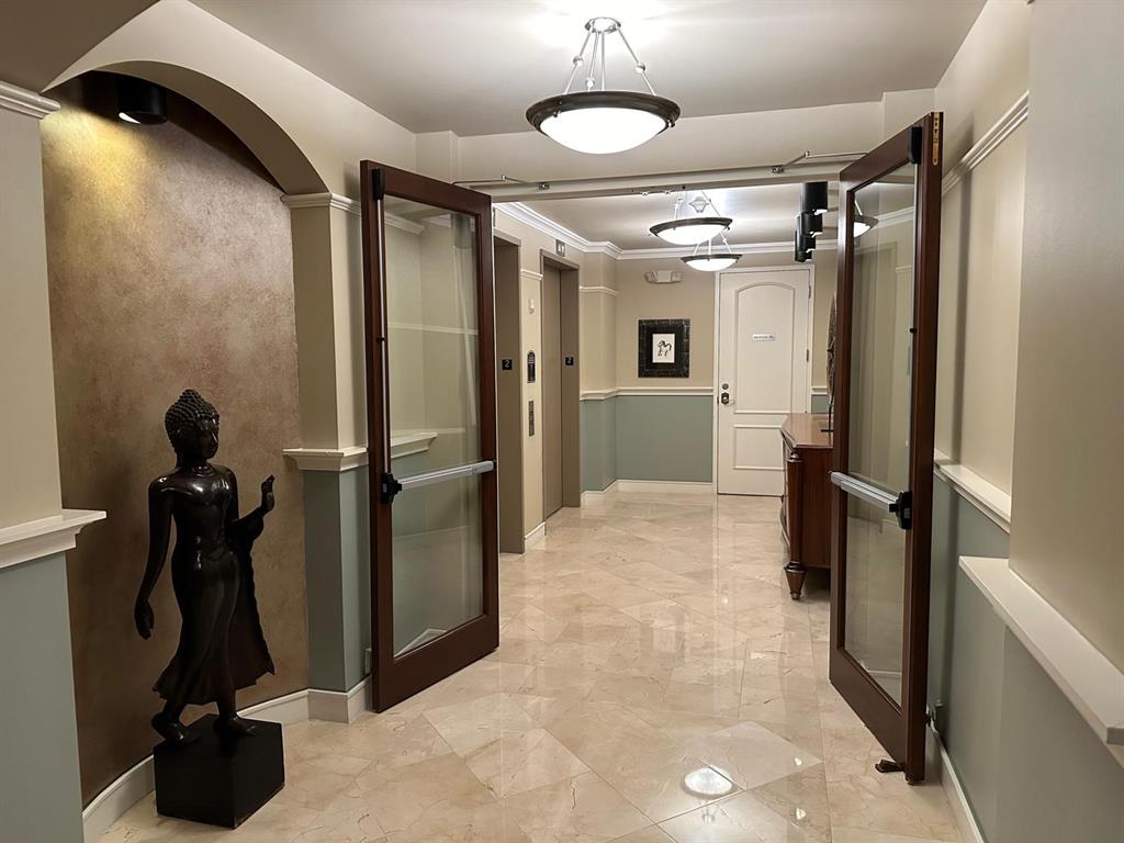 1616 Fountain View Drive #206, Houston, Texas image 8