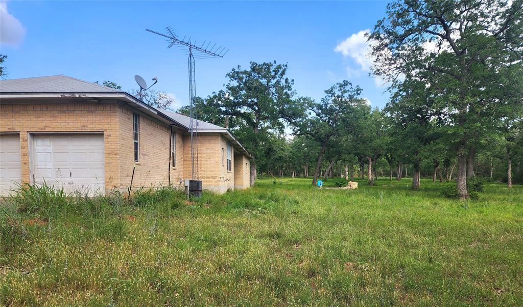 2123 Woodcreek Drive, Waelder, Texas image 12