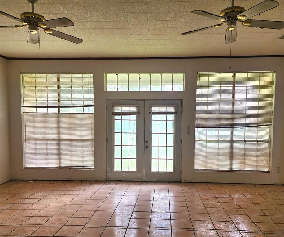 2123 Woodcreek Drive, Waelder, Texas image 6